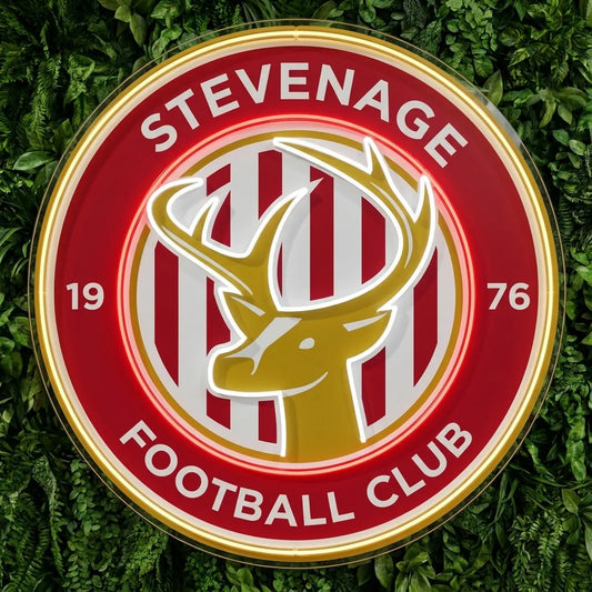 Letrero de neón del escudo de Stevenage FC